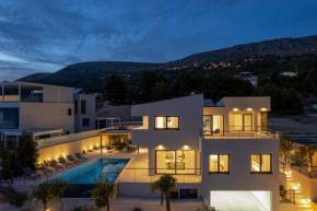 NEW Villa Apolina 4 en-suite bedrooms, sea views
